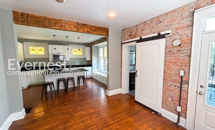 Building Photo - 700 Linwood Ave