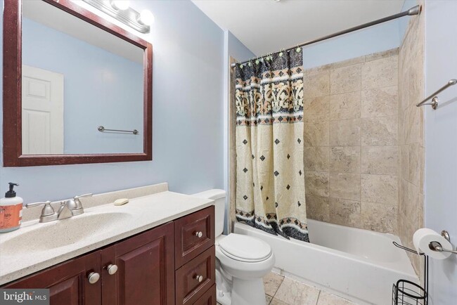 Building Photo - 334 N Oakland Ave