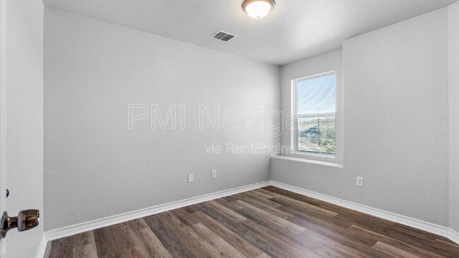 Building Photo - 6962 Lakeview Dr.