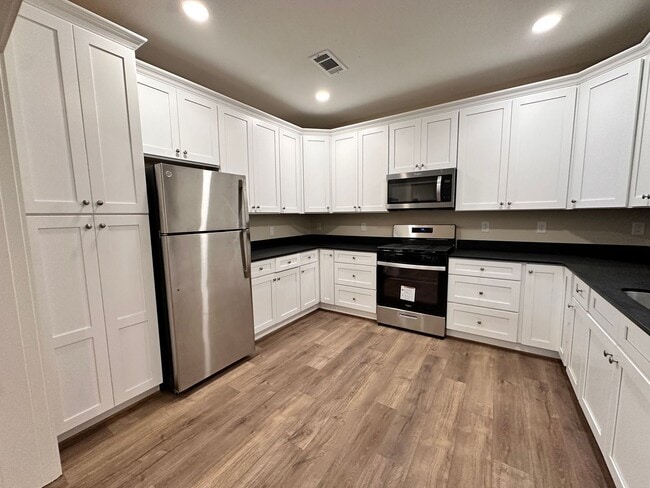 Building Photo - 3 Bed House Close to Historical Downtown Bryan