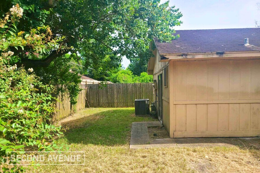 Building Photo - 19914 Burle Oak Dr