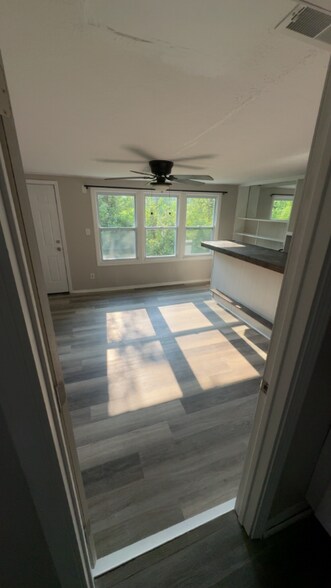 Building Photo - 4264 Hickory Ln