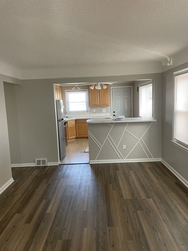 Building Photo - 13144 Orange St