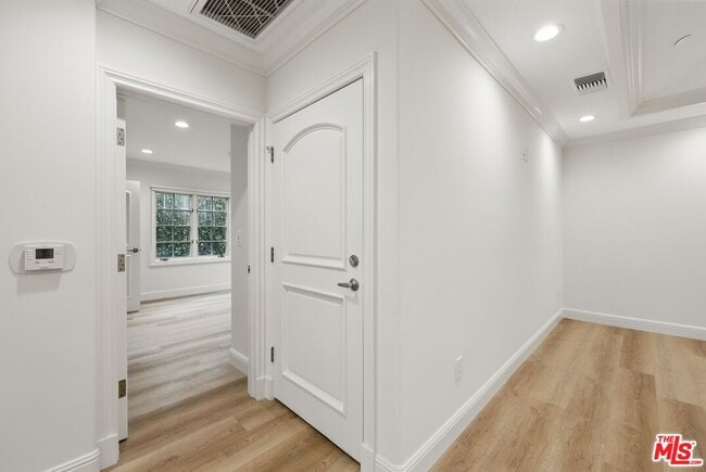 Building Photo - 412 N Maple Dr
