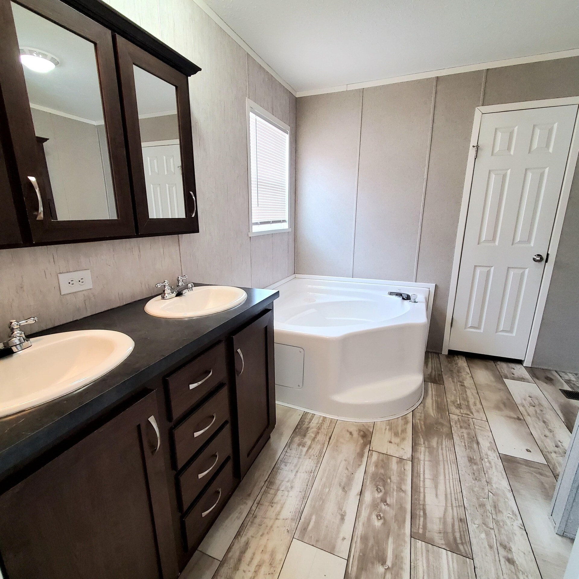 Building Photo - 8113 S Dockside Dr