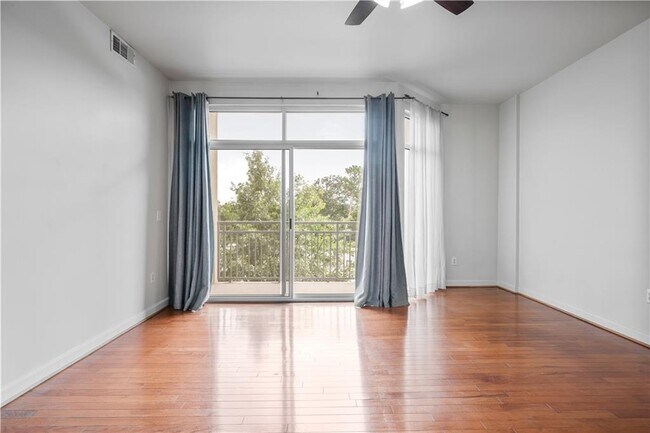 Building Photo - 711 Cosmopolitan Dr NE