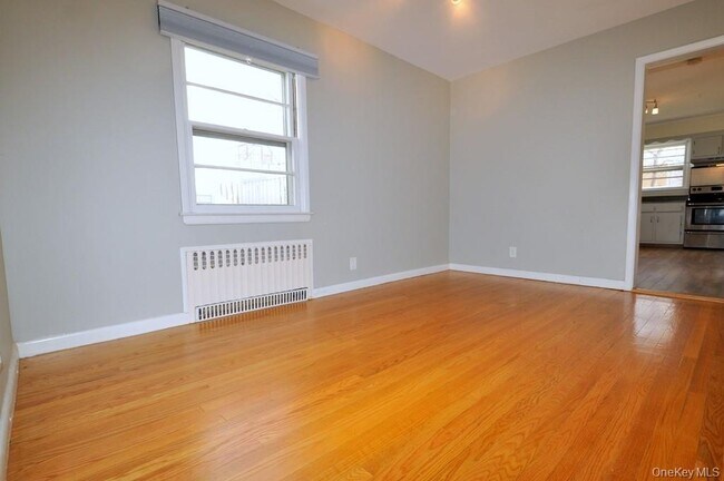 Building Photo - 34 Chestnut St