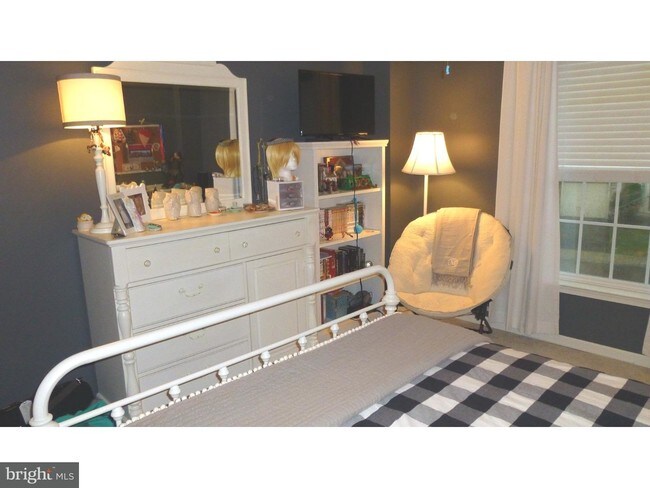 Building Photo - 209 Creekside Dr