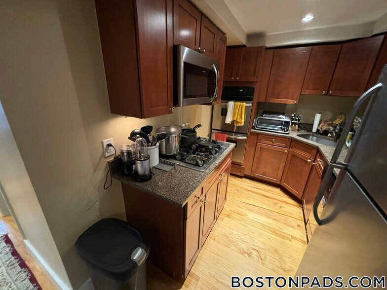 Building Photo - 113 Beacon St