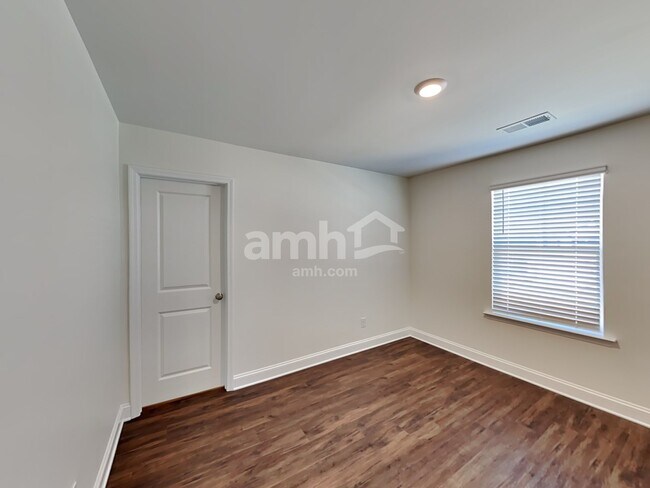 Building Photo - 616 Rivermist Dr