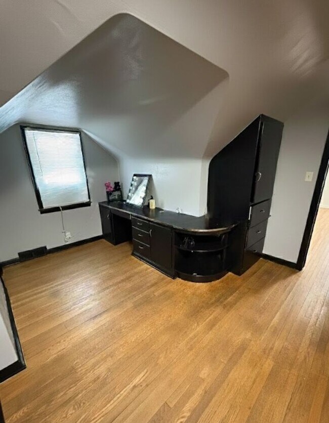 Building Photo - Stunning 3 Bed, 1 Bath Home for Rent