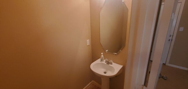 Building Photo - 249 Nomad Ln