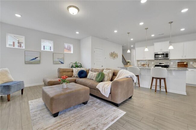 Building Photo - 803 Dundee Wy