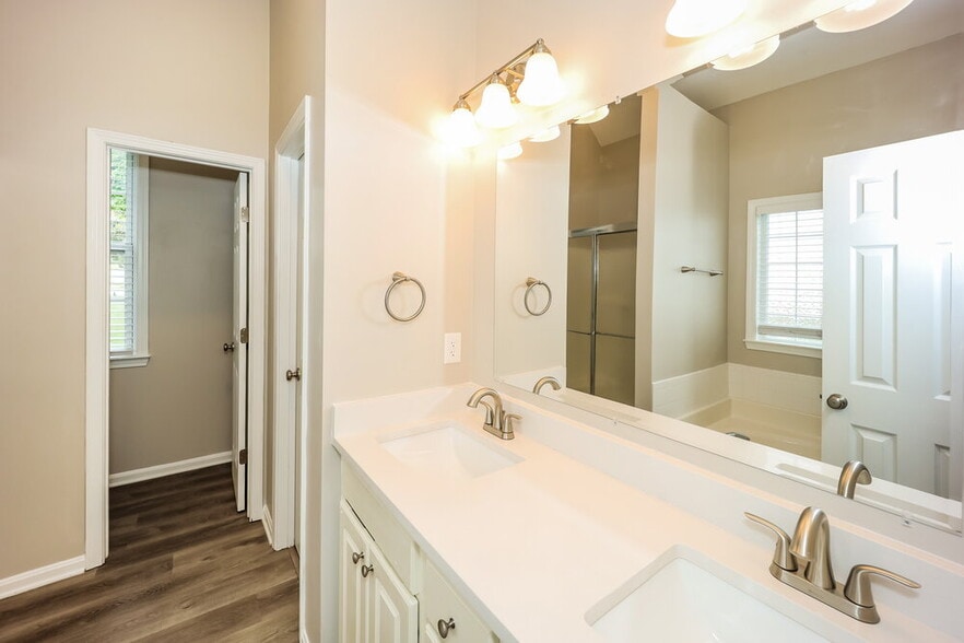 Building Photo - 54 Cottage Ln