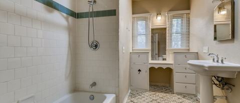 Building Photo - 2040 W Mistletoe Ave