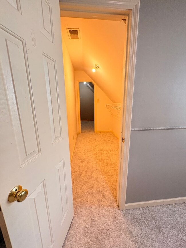 Building Photo - One Of Kind Home In Woodchase Subdivision! Over 3400 Sq Ft! Must have owner's approval on pets, f...