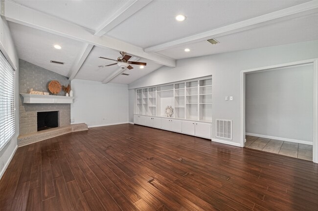 Building Photo - 11811 Beverly Dr