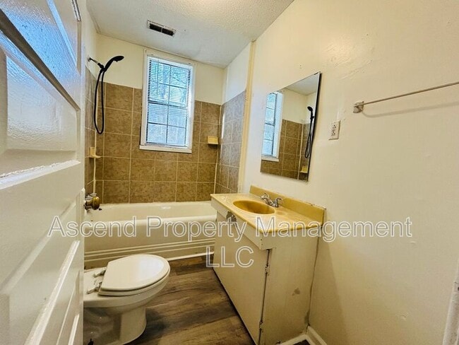 Building Photo - 2103 Taylor St