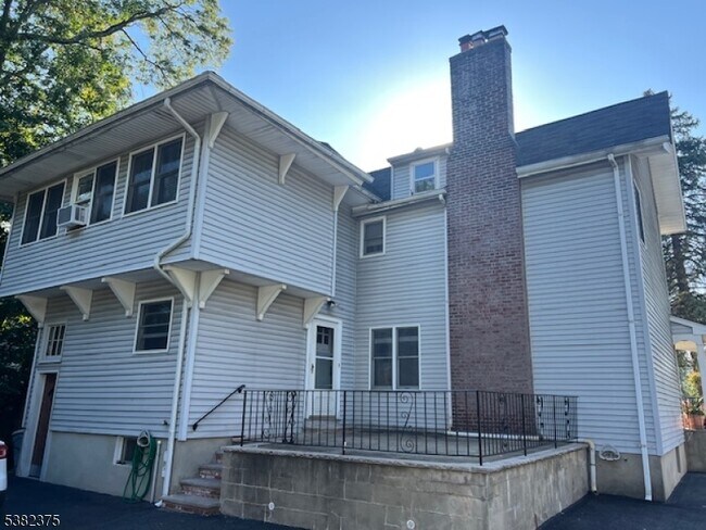 Building Photo - 307 Walnut Ave