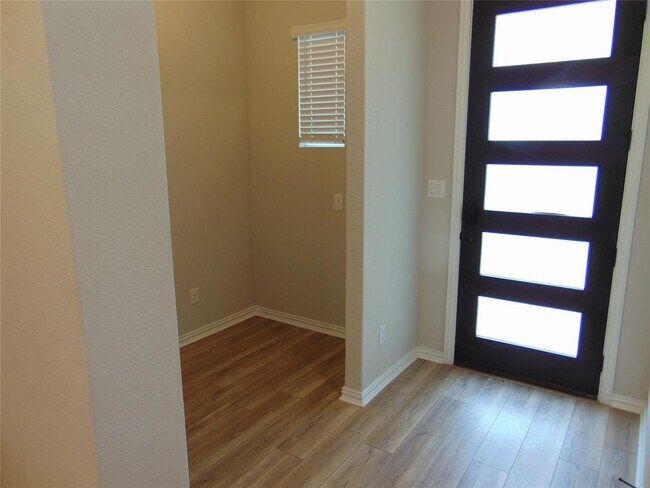 Building Photo - 468 Milkwood Ter