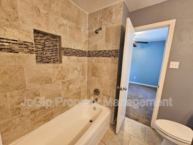 Building Photo - 216 Wesley Dr