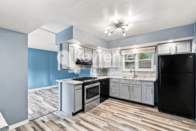Building Photo - 4029 Forest Manor Ave