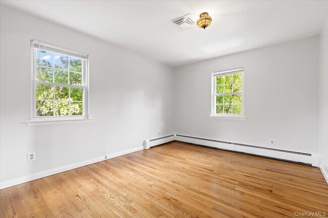 Building Photo - 649 White Plains Rd
