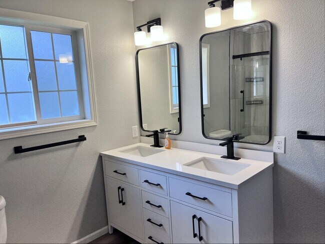 Building Photo - 3239 Cherrywood Ave