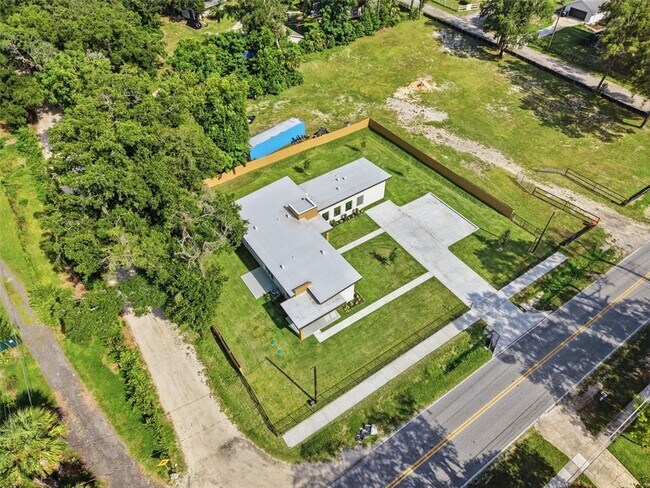 Building Photo - 561 N Thompson Rd
