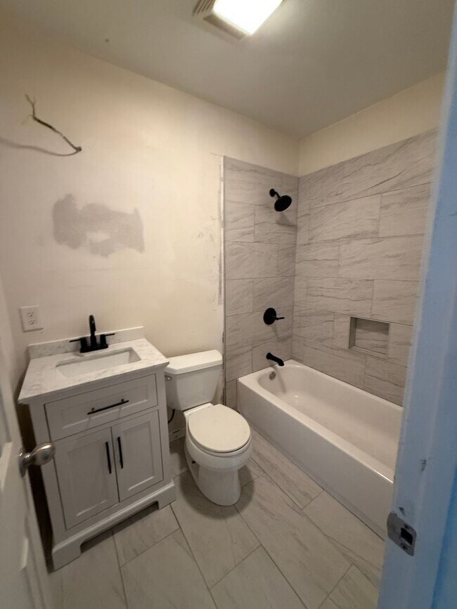 Building Photo - 7467 Glenetta Ct