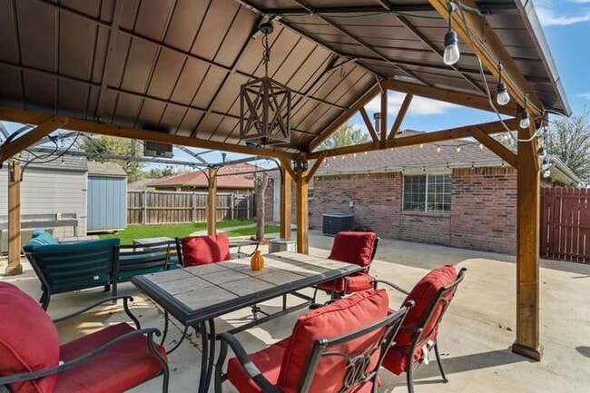 Building Photo - 3011 Castillo Dr