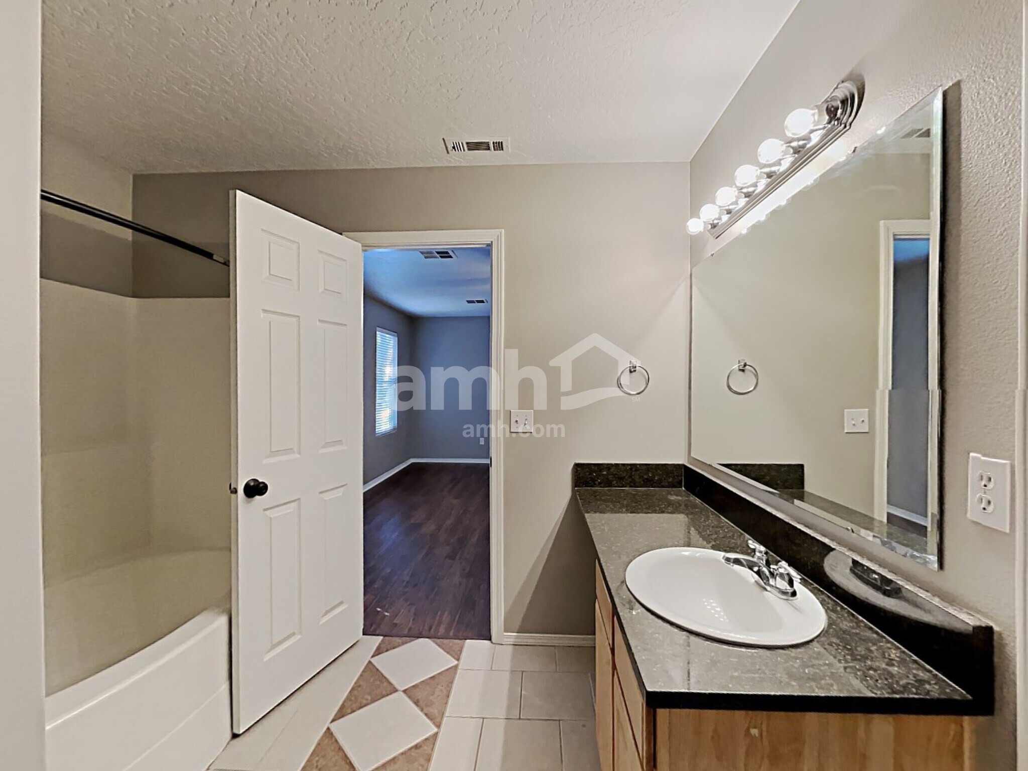 Building Photo - 1038 N Cambrick Dr