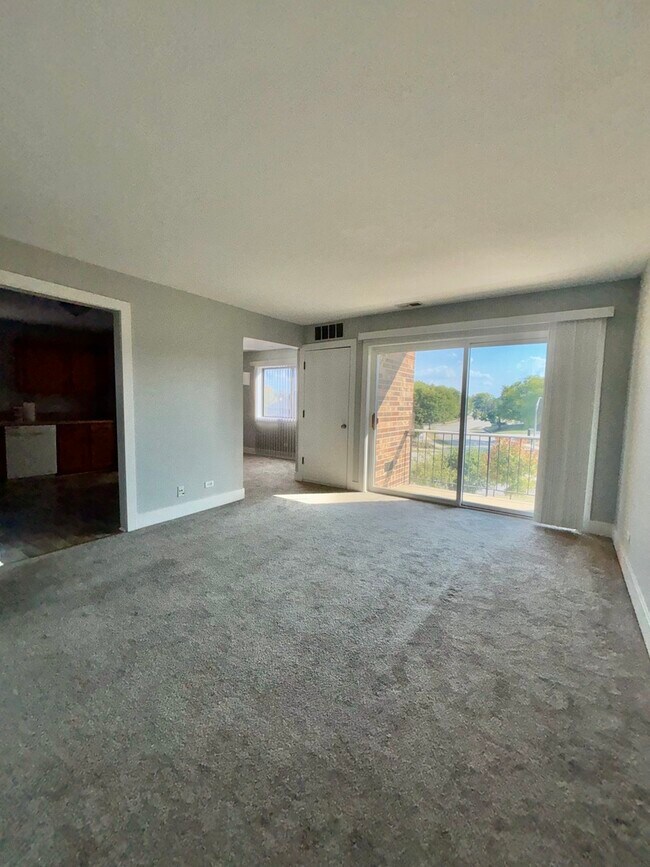 Building Photo - 14949 Lake View Dr