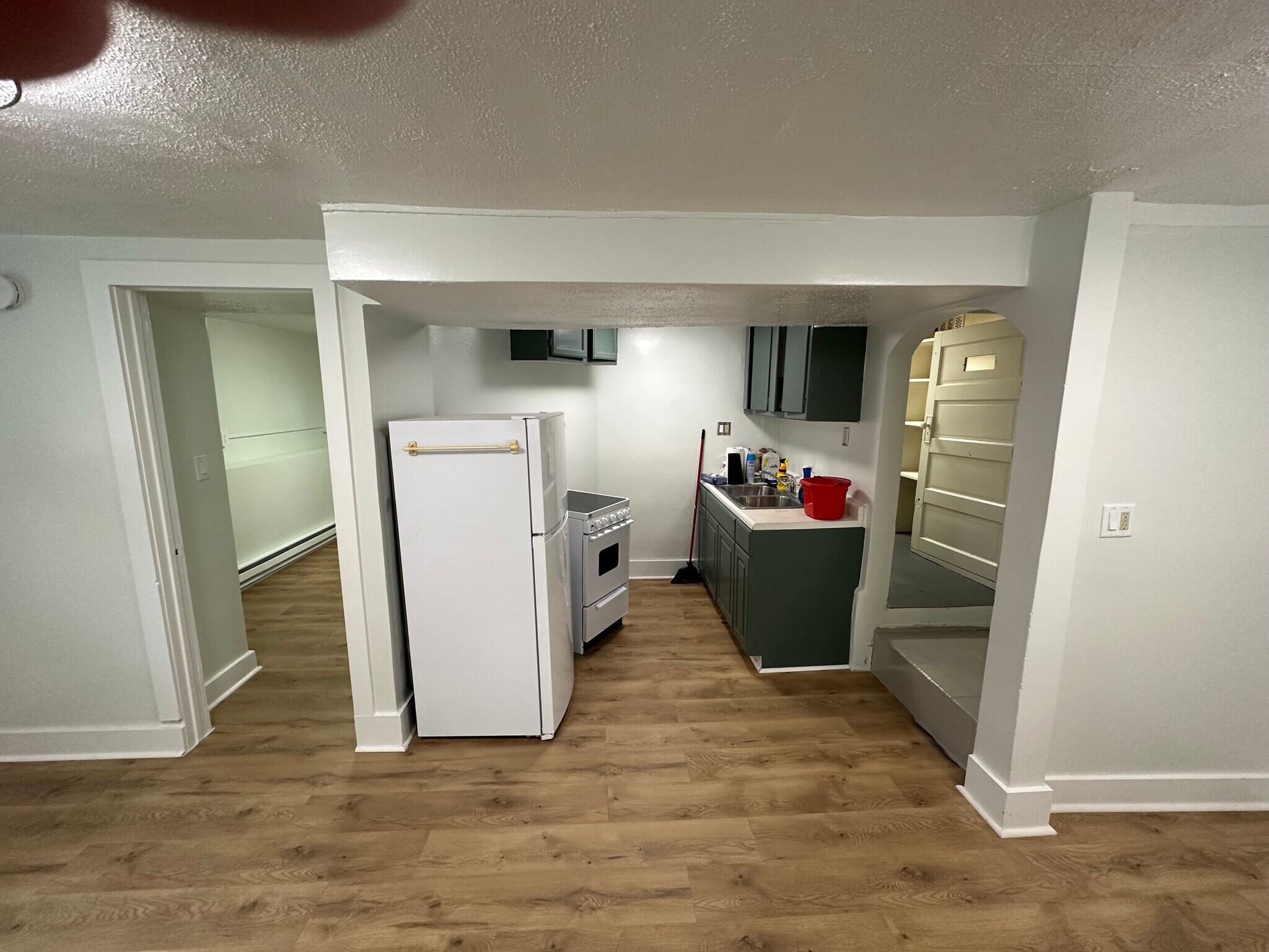 Hitchen - new appliances - 926 E St Charles Rd