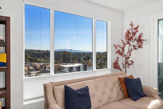 Building Photo - Beautiful upgraded 3 bedroom townhome with 2 car garage!
