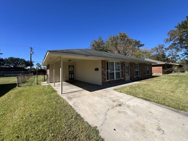 Primary Photo - Beautiful 3-Bedroom, 1.5-Bath Home in Bake...