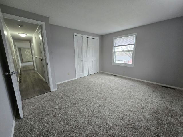 Building Photo - 406 Viking Terrace