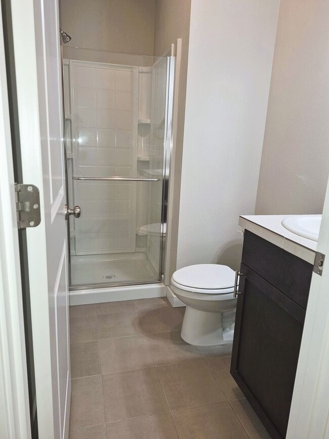 Building Photo - Beautiful 5BD/3BA home located in Rainer Ridge