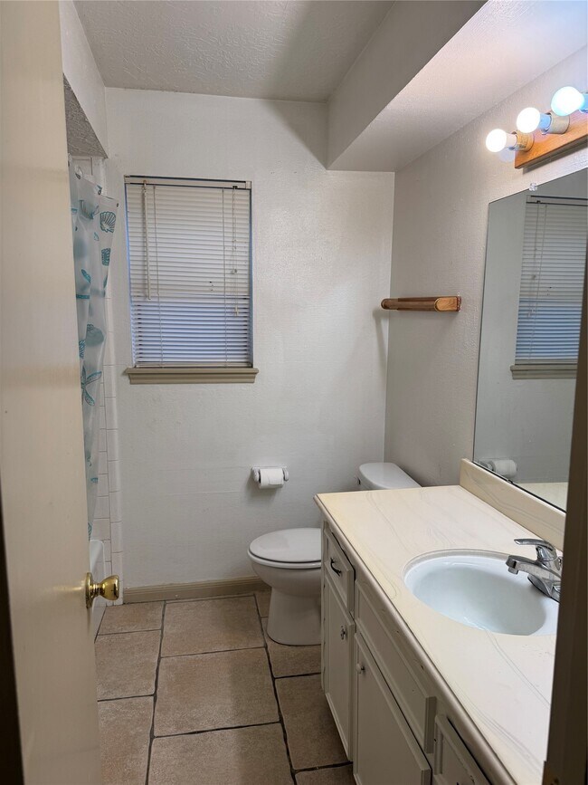 Building Photo - 11230 Angelique Dr