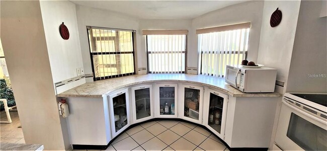 Building Photo - 7805 Foxwood Dr