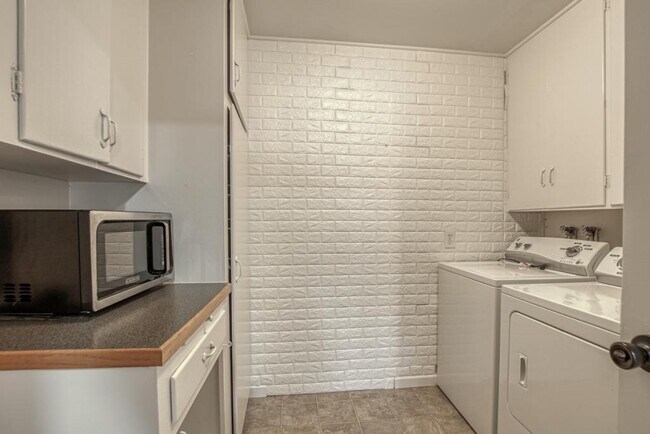Building Photo - 7121 W 74th St