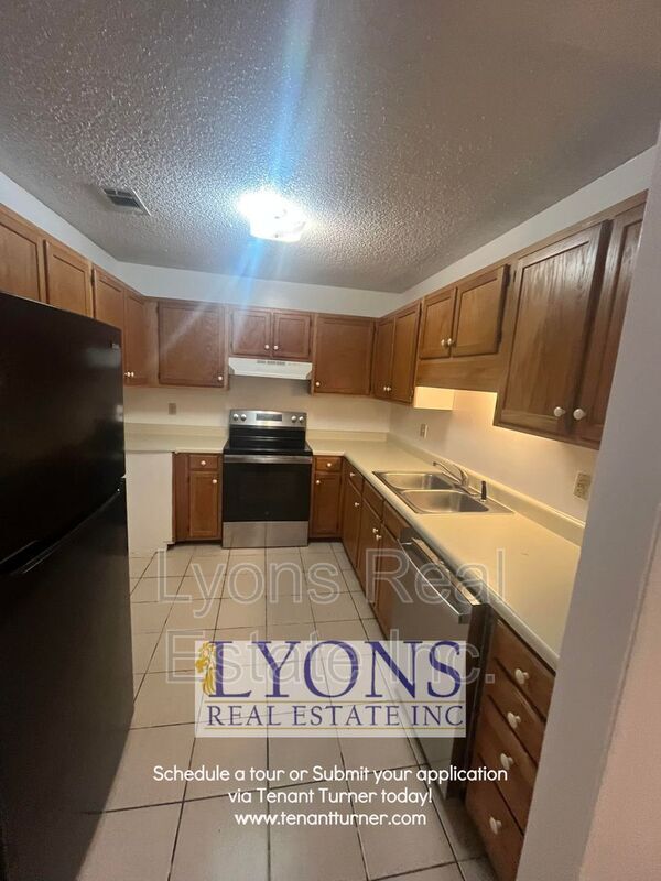 Building Photo - 1100 S Gordon Ave