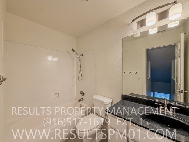 Building Photo - Beautiful Rocklin Light and bright Home!