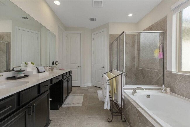 Building Photo - 15609 Cabrillo Way