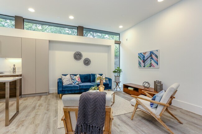 Building Photo - 3404 Saltus St