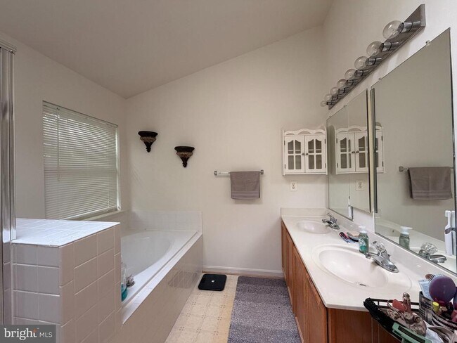 Building Photo - 4663 Flatlick Branch Dr