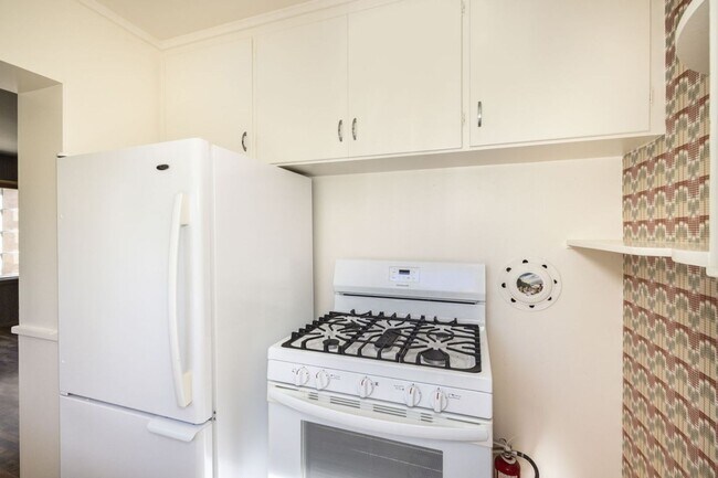 Building Photo - 1 Bed, 1 Bath Standalone ADU w/ Laundry & ...