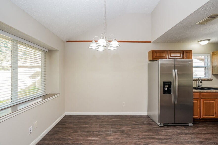 Building Photo - 11918 Cottonwood Ln