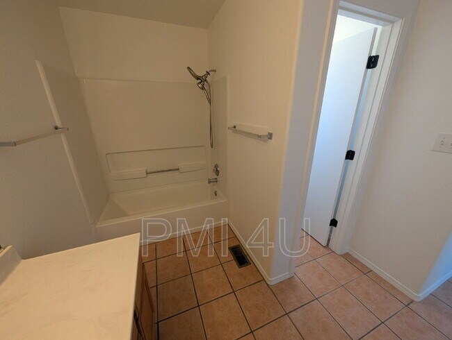 Building Photo - 7105 Casa Elena Dr NE