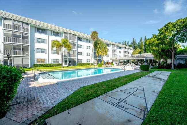 Building Photo - 800 E Camino Real